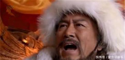 大臣|一个跑去国库偷钱的皇帝，被大臣们从龙椅上拽下来痛打