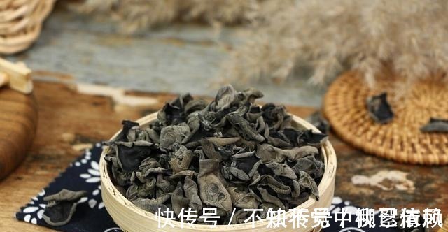 白醋|木耳别直接加清水泡,教你正确的方法,快速浸泡好口感佳!