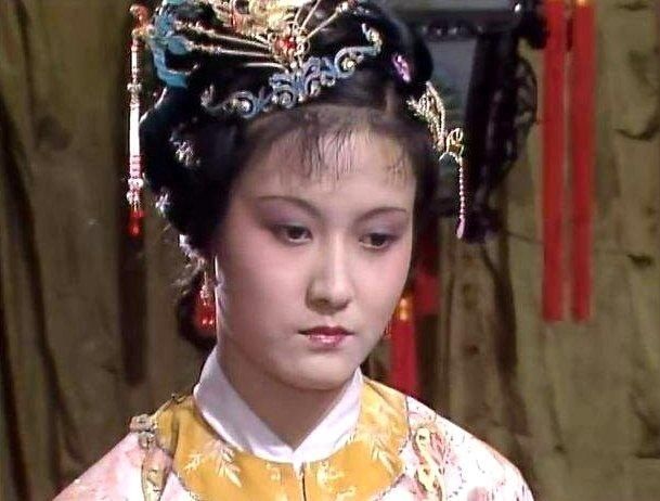 迎春|红楼梦：姐姐是贵妃，父亲是一等将军，可她只值五千两银子