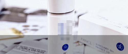 不油不拔干不泛白不辣眼·近乎完美的防晒霜。。只有1个缺点