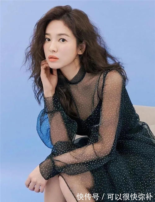 锁骨 40岁女人头发不要剪太短，今年流行这3款发型，好看减龄又显气质