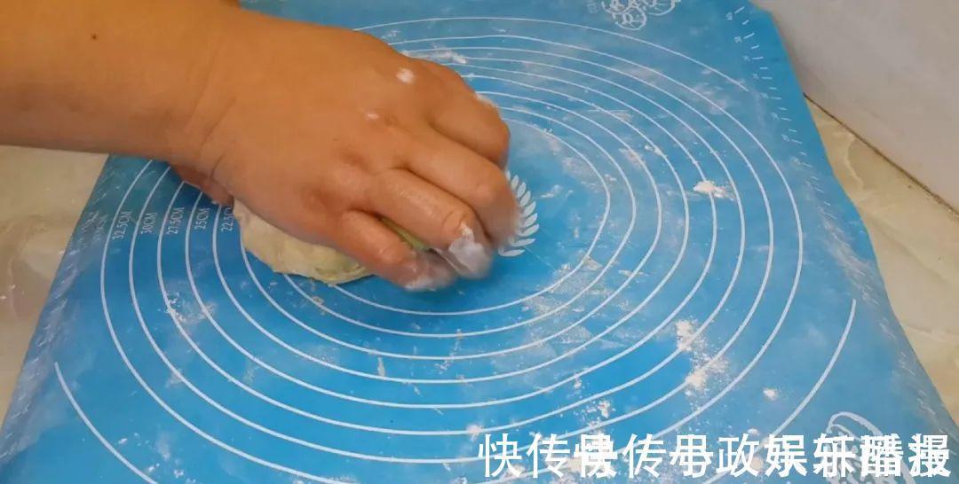 3个鸡蛋,1斤面粉,大刀一切,松软香甜不刷油,我家一周吃五次