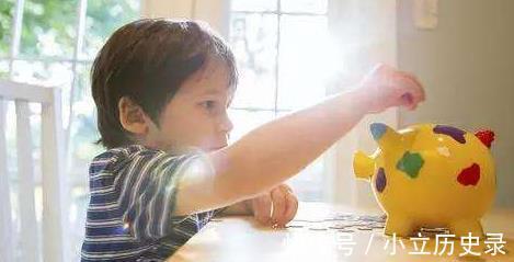 小亮|妈,我能要50块钱吗,两个宝妈的反应,早就两种不同的性格