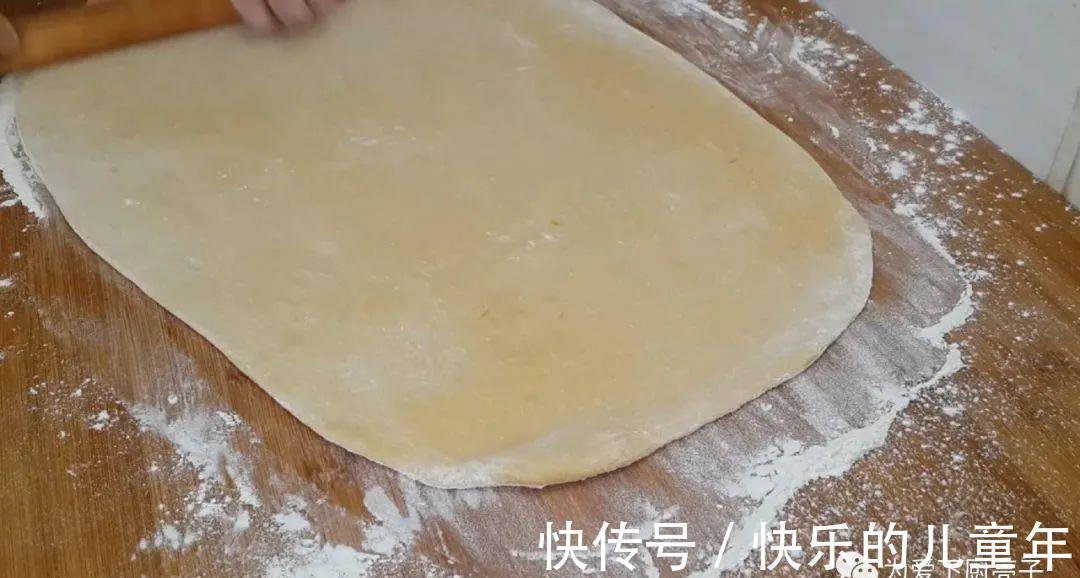 蕉叶不要买着吃了,教你一种新吃法,焦脆香甜,全家老少都抢着吃