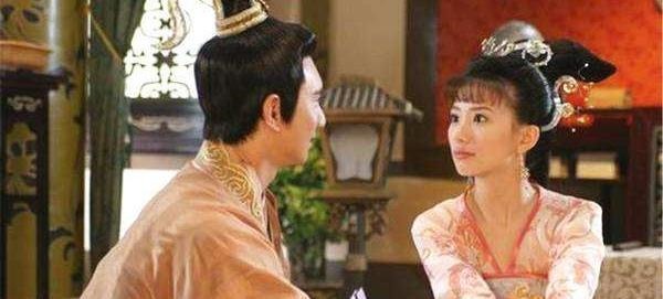 柴氏&富家千金躲雨,遇一乞丐说你能成帝,我要嫁你,20年后真成皇帝!