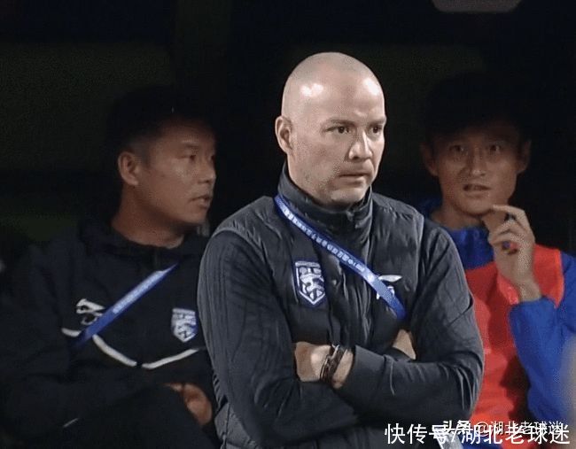 武汉|强强对话0胜率！中甲武汉三镇队前后场脱节，主帅在场边一直摇头