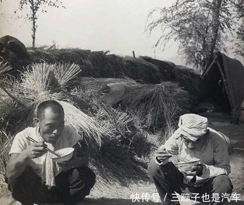 真实|一百年前的农村真实生活老照片,当今的你能呆得了几天