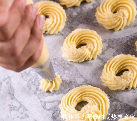 1分钟学会曲奇饼干,香甜酥脆,做法简单,新手小白一学就会!