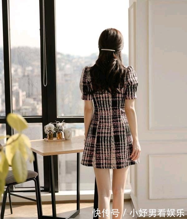 条纹|娃娃领条纹亚麻连衣裙，俏皮又成熟的穿搭！