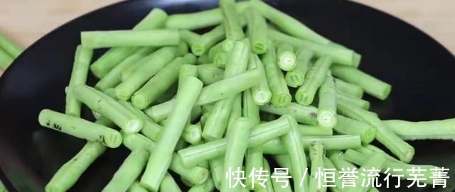 茄子加豆角学会这样做,给肉都不换,营养下饭又解馋,上桌就扫光!