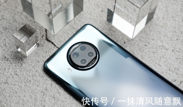 后置|从1999元跌至1299元,一亿像素四摄+256GB,已沦为标准千元机