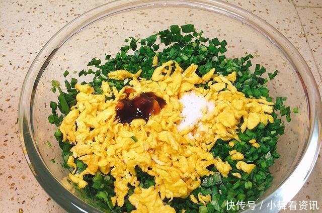 怪味|调韭菜馅,最忌放这4种调料,很多人不懂,难怪不鲜也不香