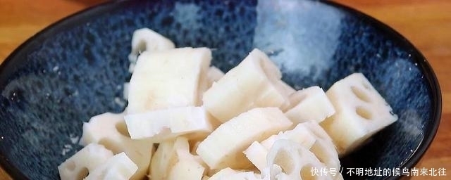 莲藕别炒着吃,加2个鸡蛋,简单一做,美味营养,比油条还好吃