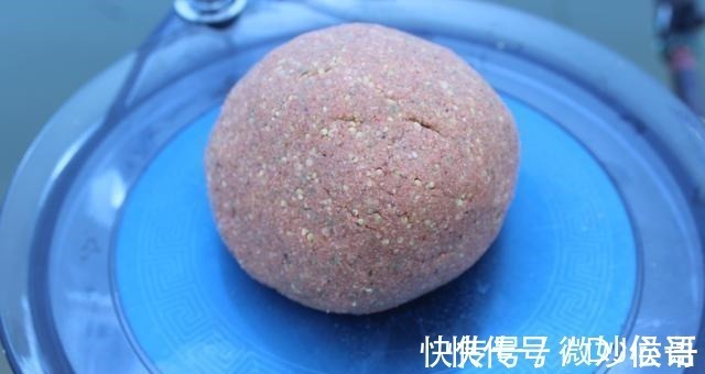 钓位|不怕小鱼的蚯蚓挂法,无倒刺鱼钩适用,秋冬野钓上鱼更多!