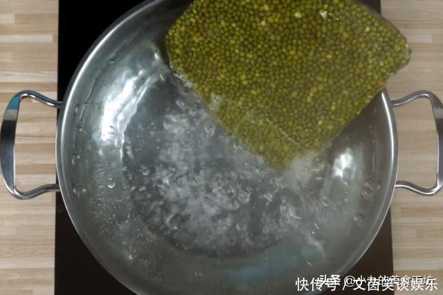 想喝绿豆汤不用等,教你一个诀窍,3分钟绿豆煮开花,好喝又起沙