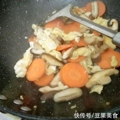 胡萝卜炒鸡蛋|香菇胡萝卜炒鸡蛋