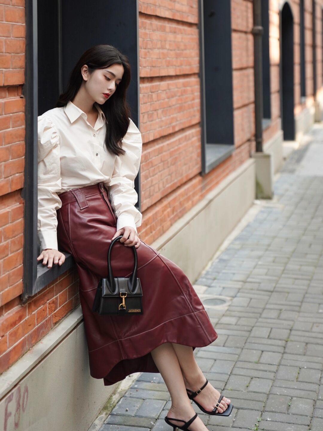 穿搭|秋季会穿“衬衫”更优雅,搭配皮裙干练飒爽,简约知性又显气质