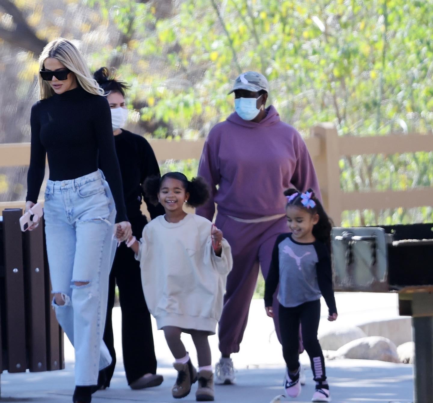 长靴 科勒卡戴珊穿紧身衣配长靴, 肯豆气场都赢不过她, 瘦了秒变超模