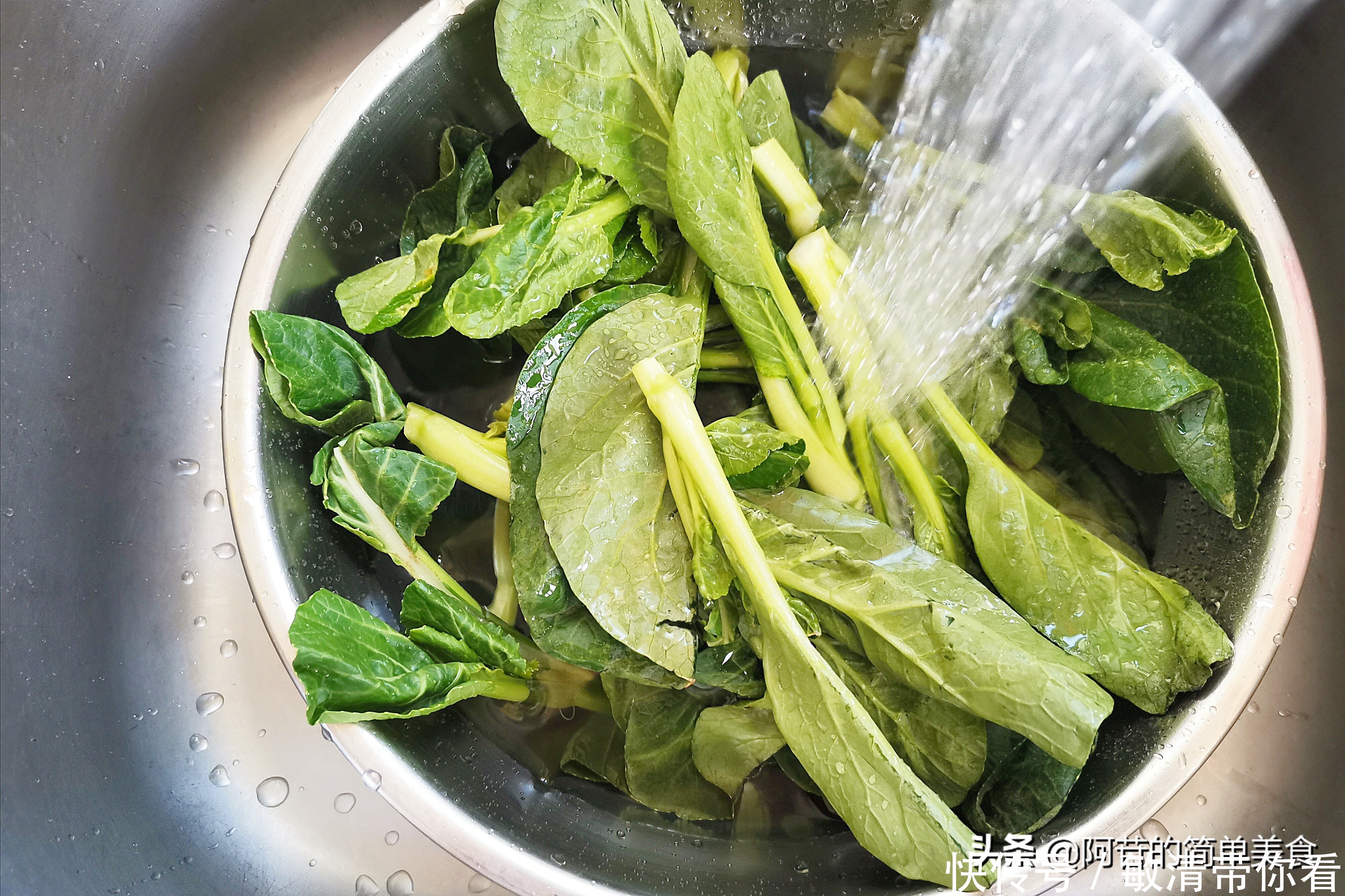 好吃的菜心炒牛肉,用料理牛排更滑嫩,荤素搭配营养均衡