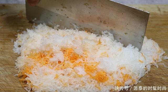 萝卜|萝卜丸子这样做,不用加水,外酥内软,解馋又不腻,比狮子头好吃