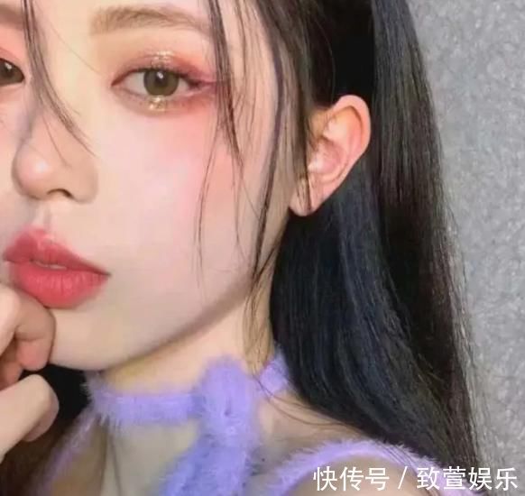 闺蜜|脸上这“3地方”凸起的女生,是标准“樱花脸”,全中闺蜜都嫉妒