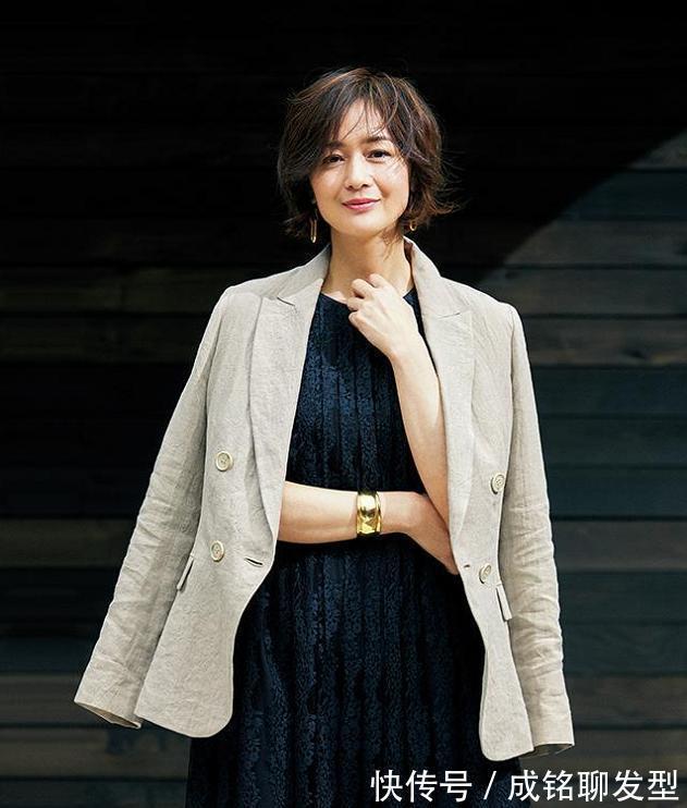 西装|她是我见过最会穿的中年女人,52岁的福冈佳子,简直优雅到骨子里