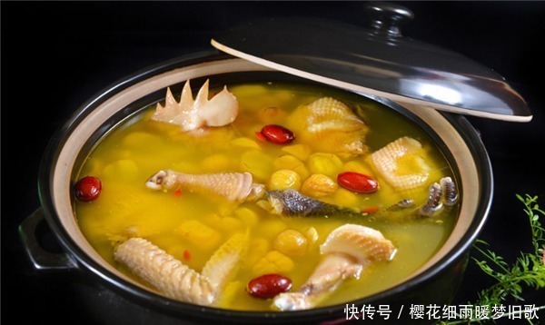 清炖鸡汤,直接炖大错特错!水中加点它,新鲜无腥味,营养少流失