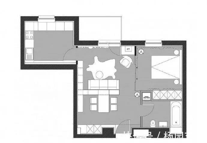 储物柜|53平米小户型,门厅打满柜子,全屋用玻璃门做隔断