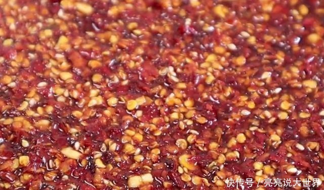 做辣椒油时,千万不要直接泼油,多加1步,又香又辣,满屋飘香