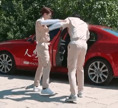 披荊斬棘的哥哥|盤點(diǎn)那些社交牛逼癥明星，陳小春最羨慕的竟然是他？！