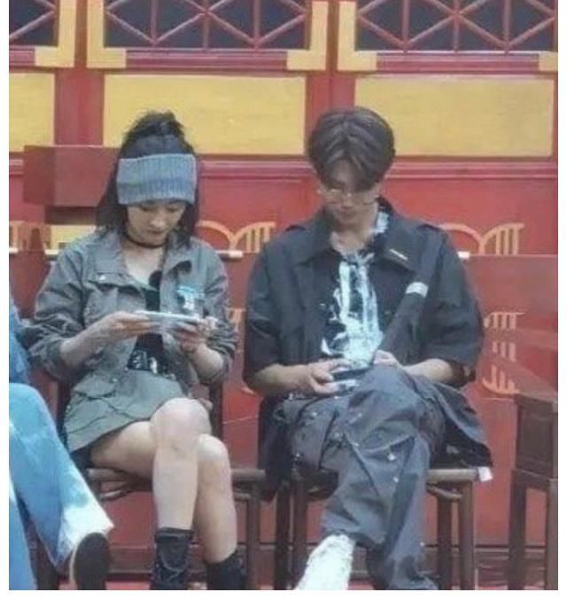 造型|鹅厂新综艺路透,杨幂绑双马尾亮相,光看嘉宾颜值就期待满满