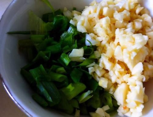 开春，8块钱一斤的菜，含钙量高，清香鲜嫩解油腻，贵也值得吃