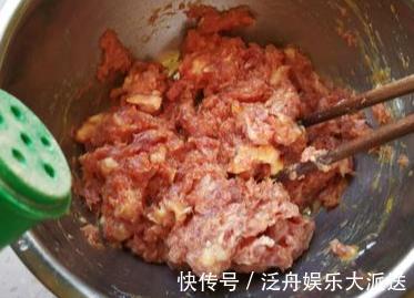 肉馅|蒸包子时，别直接上锅蒸，包子铺老板教我这样做，又香又软不塌陷