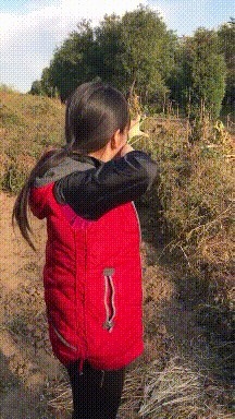 小姐姐 小姑娘这是专门给你量身定做的旗袍吧,看起来果然合适,哈哈!