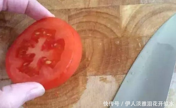 君子兰3年不开花,老婆在盆里埋了一点“它”,花开红火像太阳!