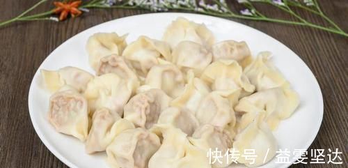 饺子|制作韭菜鸡蛋饺子时，牢记3个技巧，韭菜美味鲜香不出水！