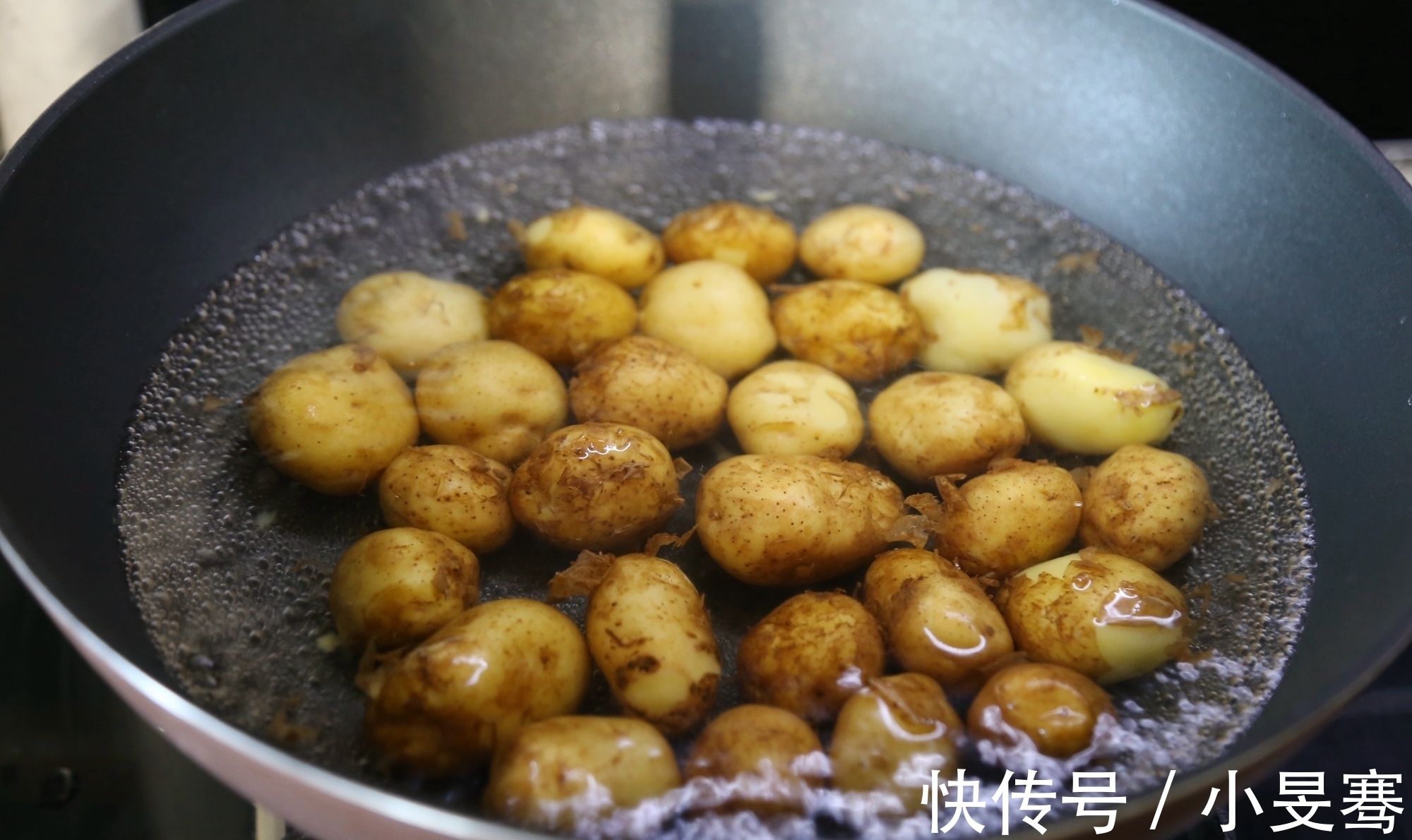 一日三餐|如此的土豆做法，天天吃都稀罕，找对方法，油盐都不用，香气加倍