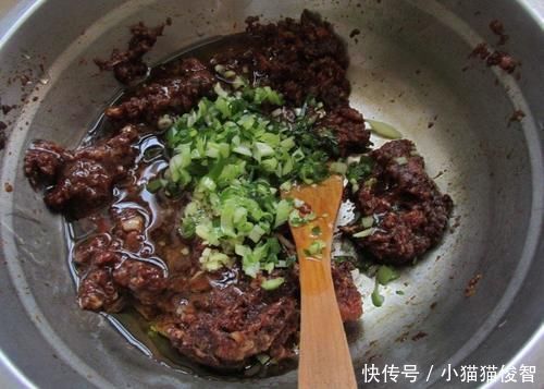 少许|夏天吃饺子,韭菜靠边站,这菜做馅鲜嫩多汁营养好,还能润肠通便