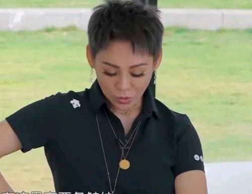 黃曉明|《中餐廳》眾人正在吃飯，寧靜突然問黃曉明：能爆一下你的料嗎？