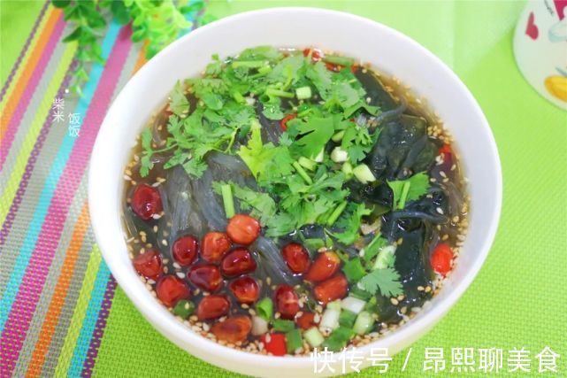 红椒|夏季天热没胃口，我就做上一碗它，开胃解腻，做法简单又好吃