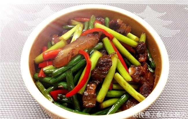 婆婆做的下饭菜,食材很简单,快速出锅,比大鱼大肉受欢迎