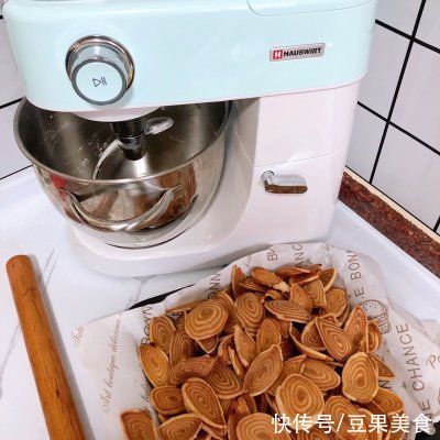 休闲小零食炸猫耳朵你这么做,比买的还好吃