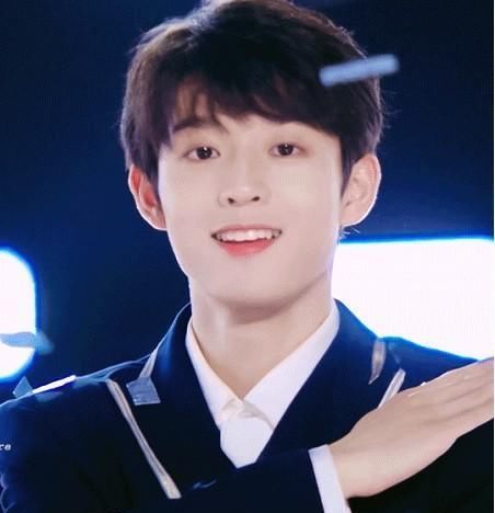 一声姐夫大过天，张哲瀚粉丝疯狂为吴宇恒投票，出道位可以预定了