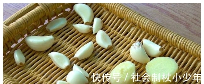 胡椒|苦瓜别再炒鸡蛋了，教你秘制新做法，一次做5斤，放一年都不会坏