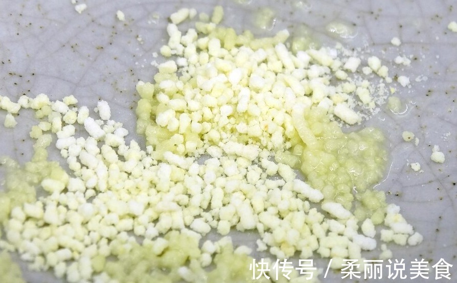 宴席常出现的四喜丸子，原来做法这么简单，自己做好吃馅料又足