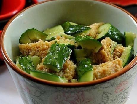 面筋|黄瓜与此物一起,超美味,每天一盘,赶跑大肚腩,皮肤更细腻光滑