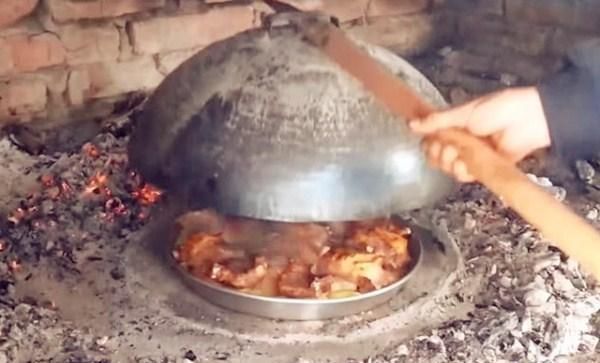 老爷爷|老爷爷路边卖“地锅肉”,路人嫌脏不肯买,却被识货的大叔包圆了