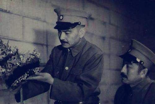  乾隆|孙殿英盗入乾隆墓后，为何要将乾隆牙齿全给敲掉？原因真不简单！