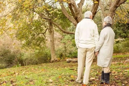 活到|长寿就是活得时间长?同时满足这2个标志,才真的算长寿老人