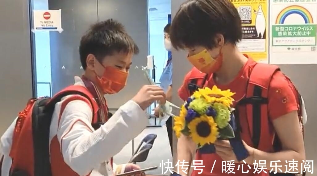 训练|全红婵幸运玩偶曝光！厨师大哥送给她，妈妈鼓励：好好训练多看书